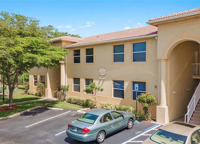 Property at 4133 Bellasol Cir #322, Fort Myers, FL 33916, 3 beds, 2 baths