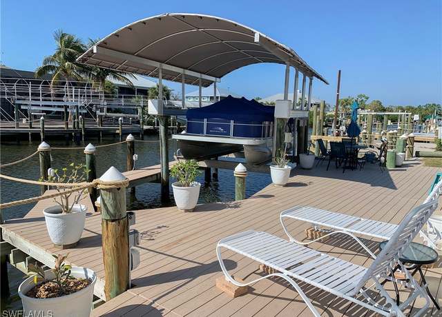 Property at 11580 Dogwood Ln, Fort Myers Beach, FL 33931, 2 beds, 2.5 baths