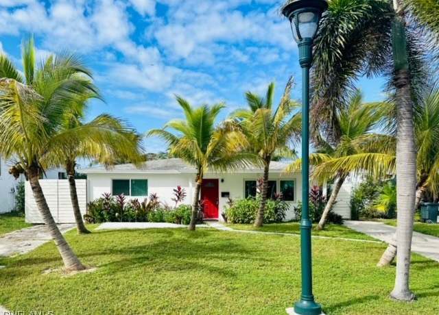 Property at 555 14th St N, Naples, FL 34102, 3 beds, 1.5 baths