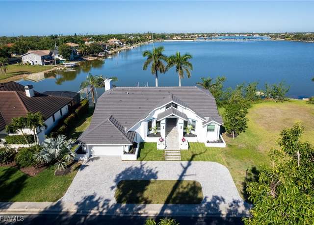 Property at 5030 Harborage Dr, Fort Myers, FL 33908, 3 beds, 2 baths