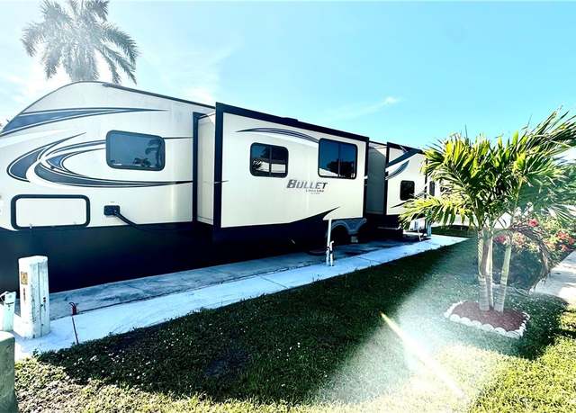 Property at 11102 Stardust Dr, Fort Myers, FL 33908, 2 beds, 1 bath