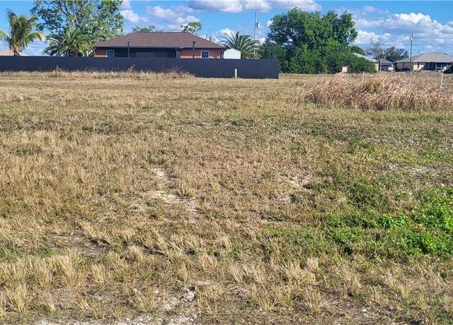Property at 469 NE Juanita Pl, Cape Coral, FL 33909