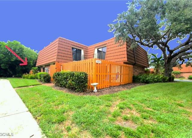 Property at 1428 Park Shore Cir #3, Fort Myers, FL 33901, 2 beds, 2.5 baths