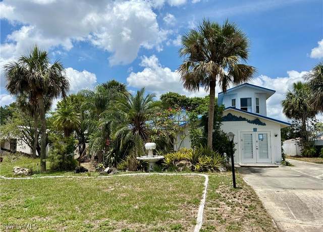 Property at 211 Oakmont Pkwy, Lehigh Acres, FL 33936, 3 beds, 2.5 baths
