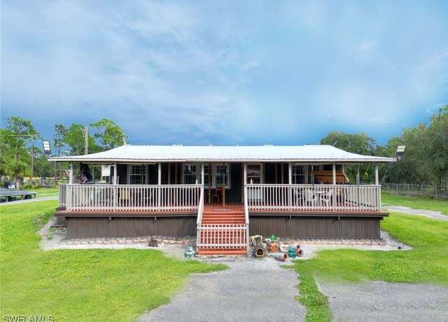 Property at 825 S Romero St, Clewiston, FL 33440, 3 beds, 2.5 baths