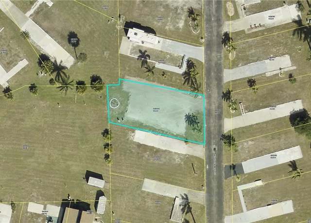 Property at 12 Cottonwood Dr, Fort Myers, FL 33908