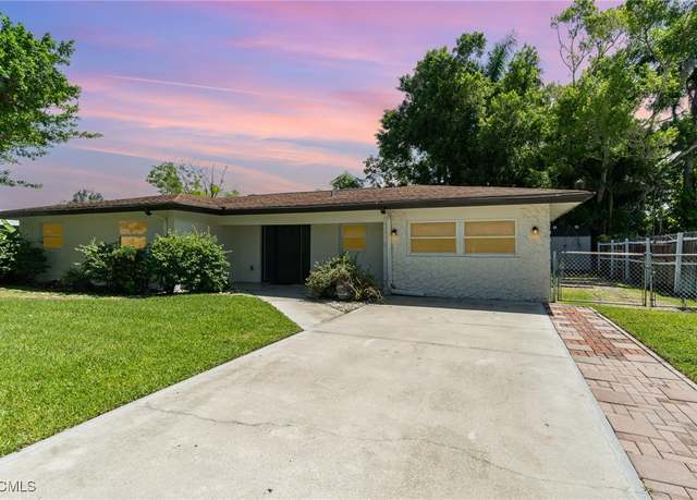 Property at 319 Arlington Ave, Fort Myers, FL 33905, 5 beds, 3 baths