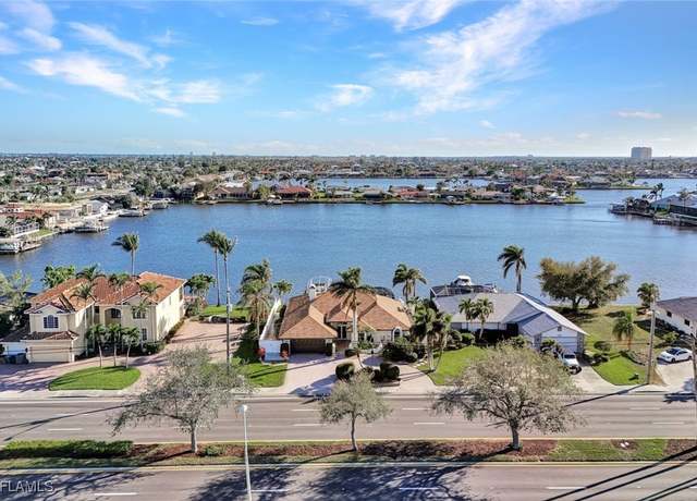 Property at 422 Cape Coral Pkwy W, Cape Coral, FL 33914, 3 beds, 2 baths
