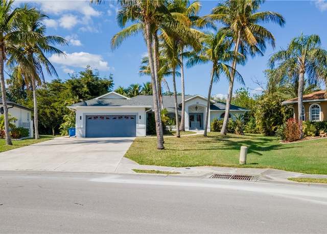 Property at 8896 Bracken Way, Fort Myers, FL 33908, 5 beds, 3 baths