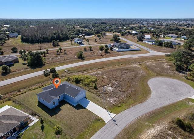 Property at 1111 W Leader Ct, Labelle, FL 33935, 3 beds, 2 baths