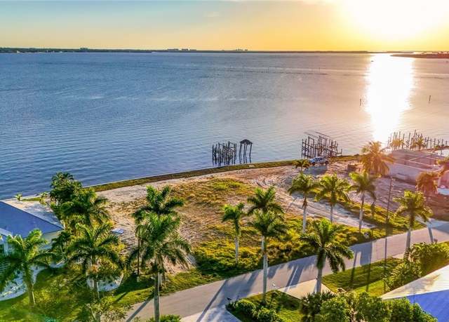 Property at 648 Coral Dr, Cape Coral, FL 33904