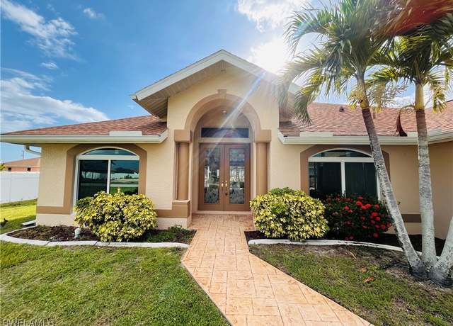 Property at 624 NE 2nd Pl, Cape Coral, FL 33909, 4 beds, 3 baths