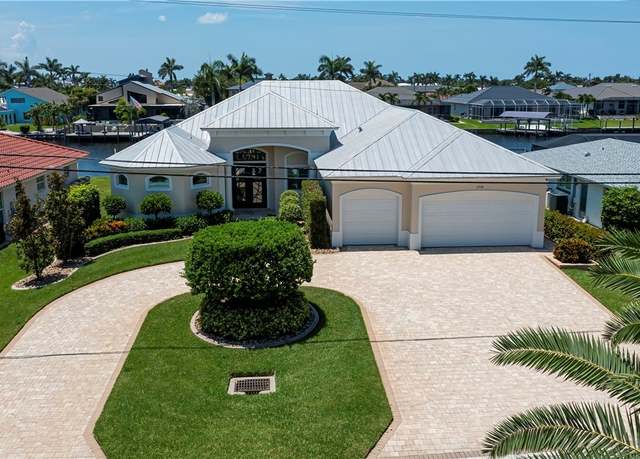Property at 1940 Palaco Grande Pkwy, Cape Coral, FL 33904, 3 beds, 2.5 baths