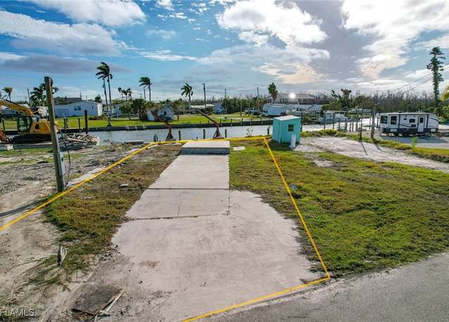 Property at 3913 Areca Dr, St. James City, FL 33956