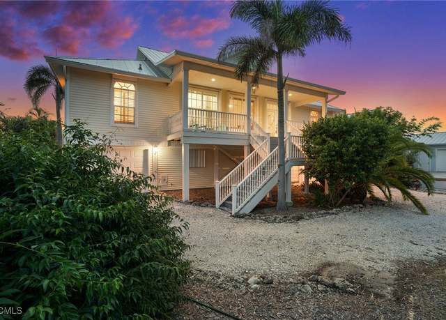 Property at 2321 Macadamia Ln, St James City, FL 33956, 3 beds, 2 baths
