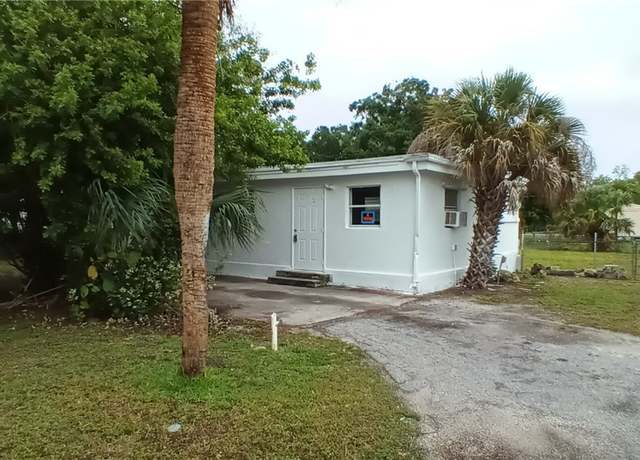 Property at 771 Avenue E NW, Moore Haven, FL 33471, 2 beds, 2 baths