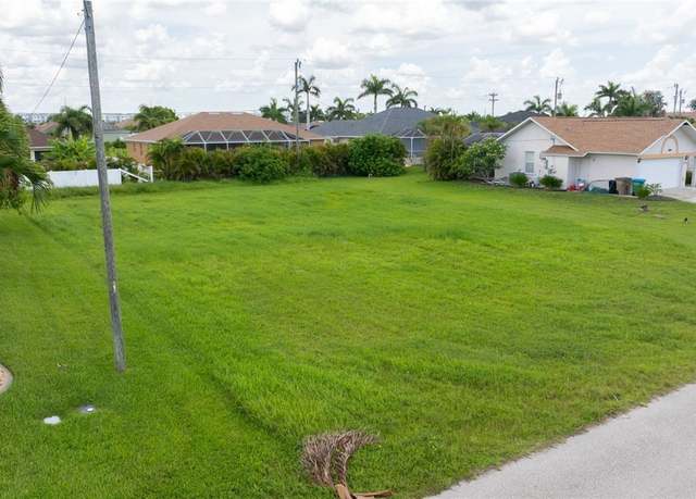 Property at 2247 SW 27th St, Cape Coral, FL 33914