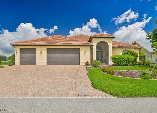 Property at 911 SE 15th St, Cape Coral, FL 33990, 4 beds, 4.5 baths