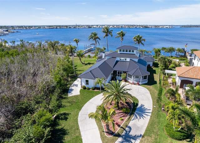 Property at 12201 Shoreview Dr, Matlacha, FL 33993, 5 beds, 4.5 baths