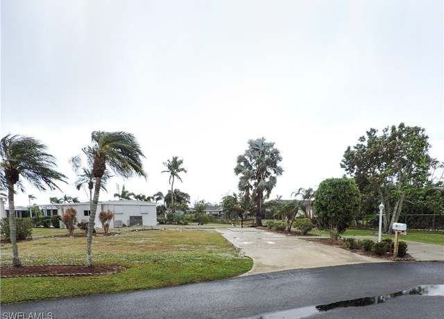 Property at 129 Dawn St, Fort Myers, FL 33908