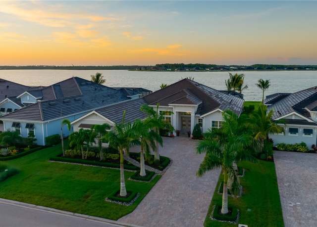Property at 18917 Wildblue Blvd, Fort Myers, FL 33913, 4 beds, 3.5 baths