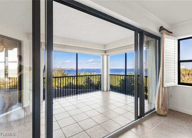 Property at 11600 Court Of Palms #206, Fort Myers, FL 33908, 2 beds, 2.5 baths