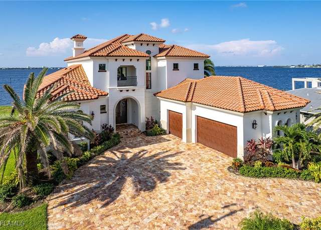 Property at 614 Coral Dr, Cape Coral, FL 33904, 5 beds, 4.5 baths