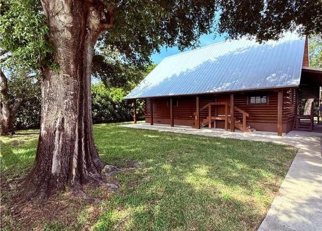 Property at 304 Flagler St, Clewiston, FL 33440, 2 beds, 2 baths