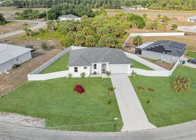 Property at 1049 Canoe Ct, Labelle, FL 33935, 3 beds, 2 baths