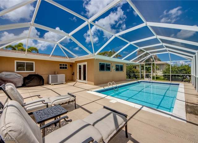 Property at 225 SW 43rd Ln, Cape Coral, FL 33914, 2 beds, 1 bath