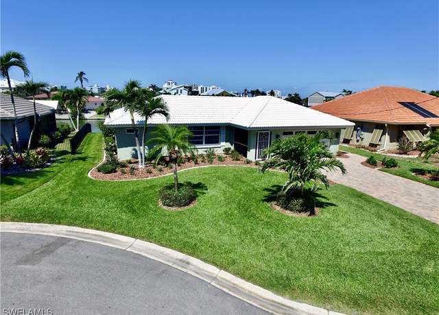 Property at 28 Bayview Blvd, Fort Myers Beach, FL 33931, 3 beds, 2.5 baths