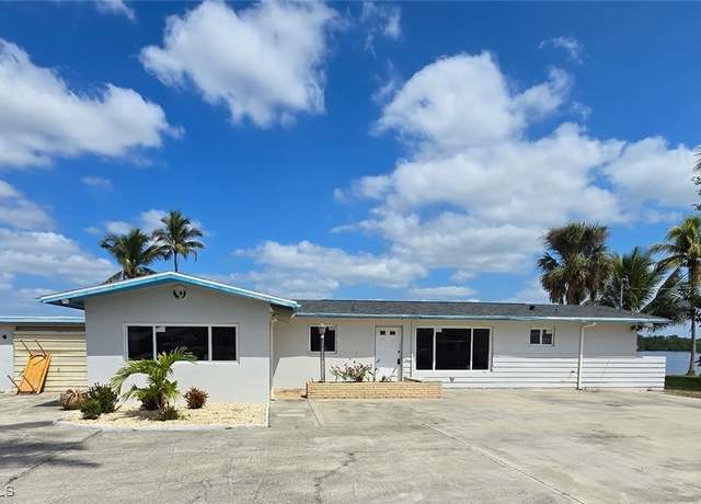 Property at 4919 E Riverside Dr, Fort Myers, FL 33905, 3 beds, 2.5 baths
