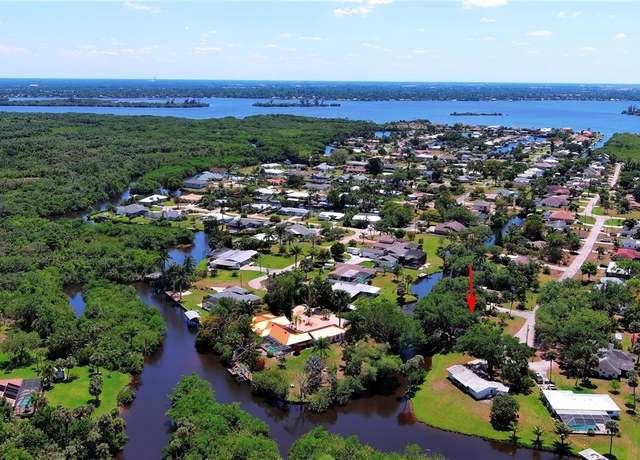 Property at 2466 N Westwood Dr, North Fort Myers, FL 33917, 2 beds, 2 baths