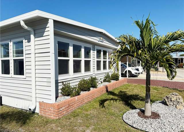Property at 218 Nicklaus Blvd, North Fort Myers, FL 33903, 3 beds, 2.5 baths