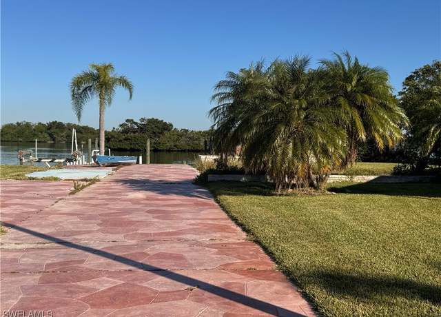 Property at 321 Shoreland Dr, Fort Myers, FL 33905