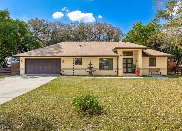Property at 1022 Woods Dr, Labelle, FL 33935, 3 beds, 2 baths