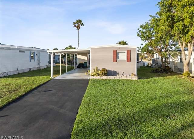 Property at 455 Cape Florida Way, Naples, FL 34104, 2 beds, 2 baths