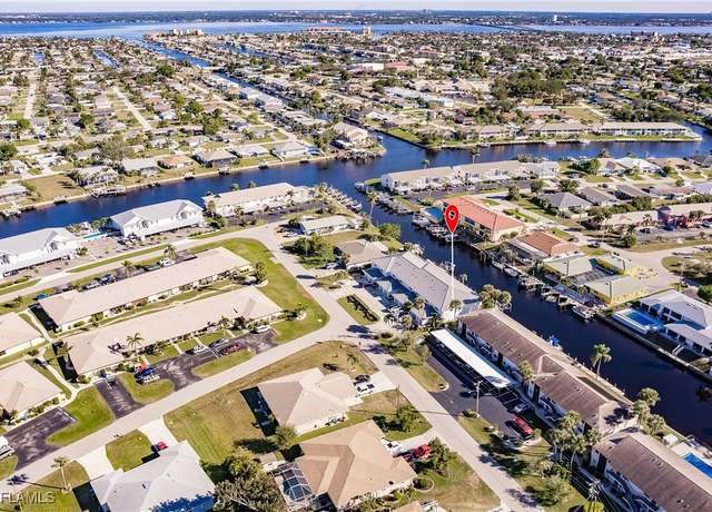 Property at 1102 SE 39th Ter #108, Cape Coral, FL 33904, 2 beds, 2.5 baths