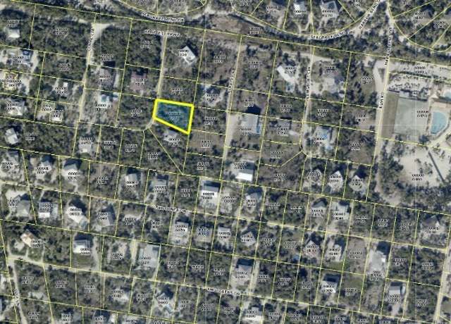 Property at 570 Coral Cir, FL 33924