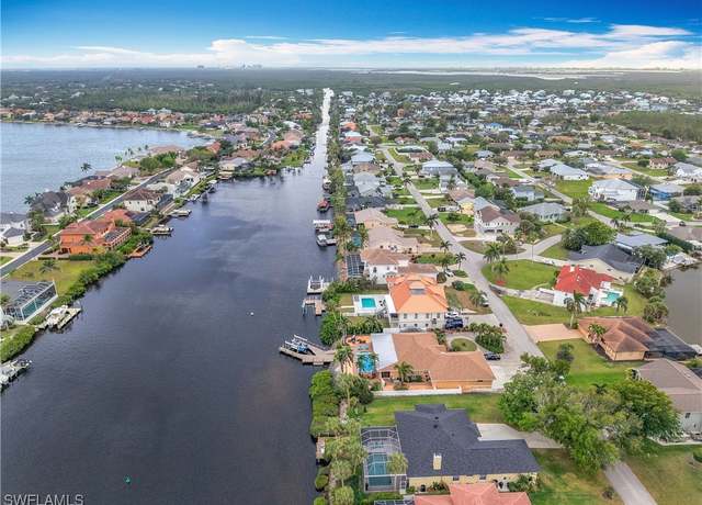 Property at 17539 Boat Club Dr, Fort Myers, FL 33908, 6 beds, 5 baths