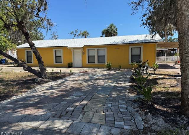 Property at 11688 Saunders Ave, Bonita Springs, FL 34135, 4 beds, 4 baths
