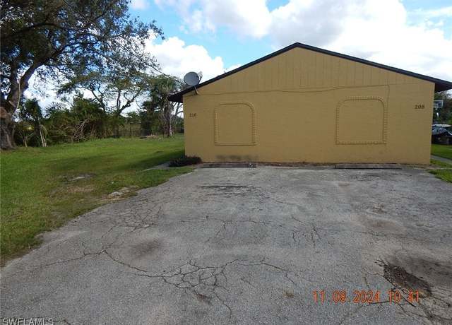 Property at 208/210 Charlotte Ave, Fort Myers, FL 33916, 4 beds, 2 baths