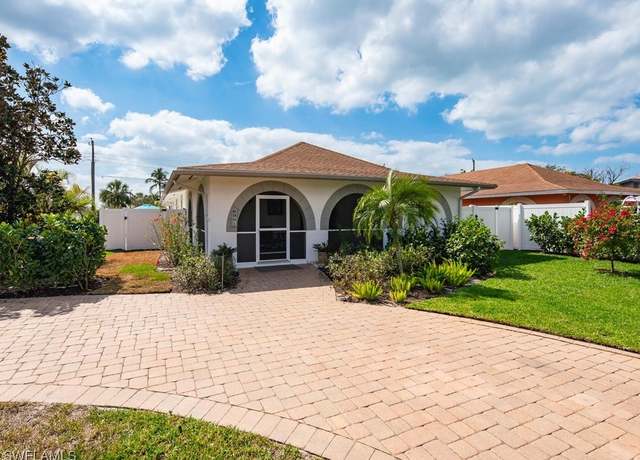 Property at 698 99th Ave N, Naples, FL 34108, 3 beds, 2 baths