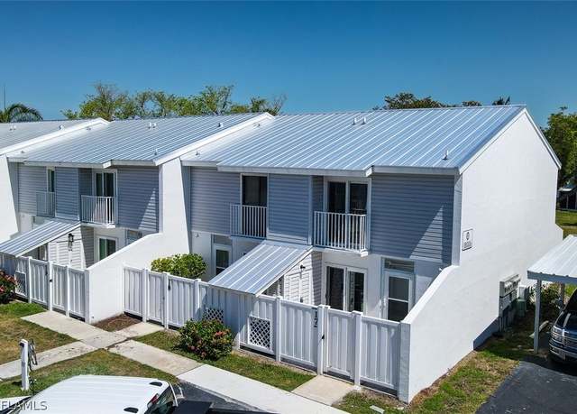 Property at 18006 San Carlos Blvd #17, Fort Myers Beach, FL 33931, 2 beds, 2.5 baths