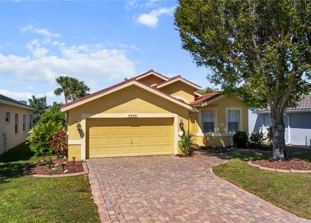Property at 8121 Breton Cir, Fort Myers, FL 33912, 3 beds, 2 baths