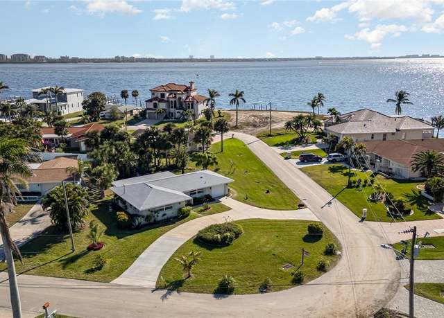 Property at 938 Dolphin Dr, Cape Coral, FL 33904, 2 beds, 2 baths