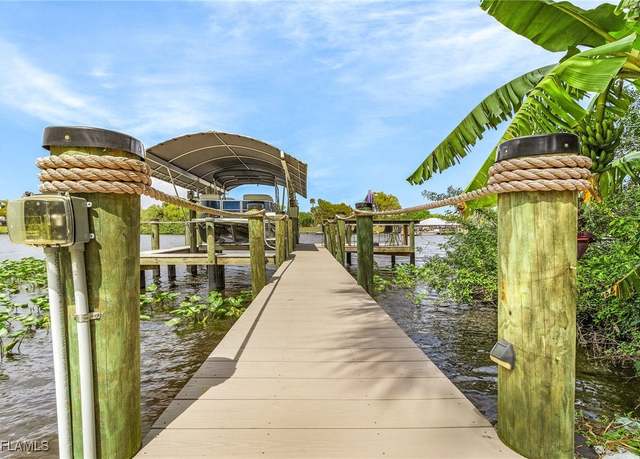 Property at 110 Hampton Ave, Labelle, FL 33935, 3 beds, 3 baths