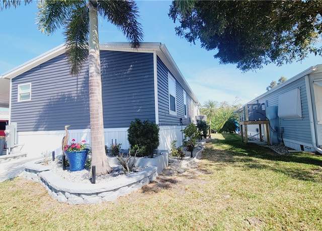 Property at 352 Shoreland Dr, Fort Myers, FL 33905, 2 beds, 2 baths