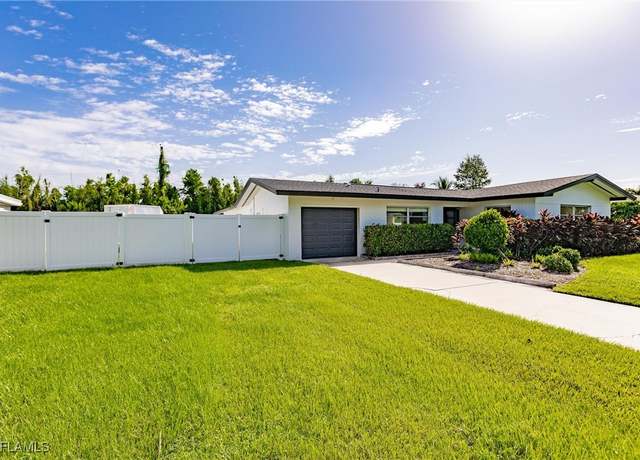 Property at 905 Dean Way, Fort Myers, FL 33919, 3 beds, 3 baths