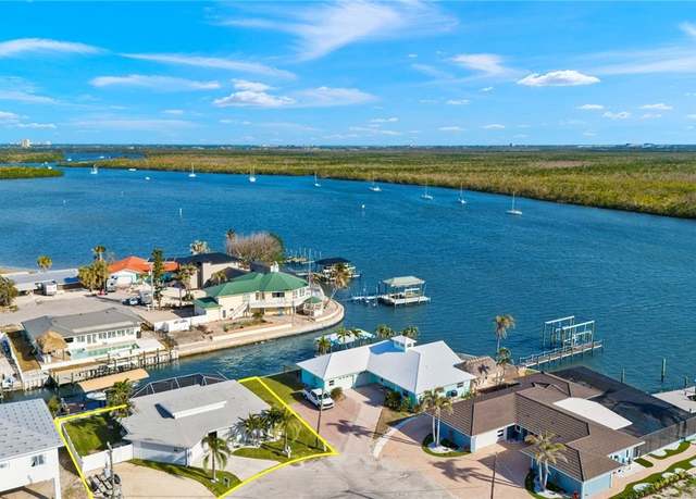 Property at 467 Madison Ct, Fort Myers Beach, FL 33931, 2 beds, 2 baths